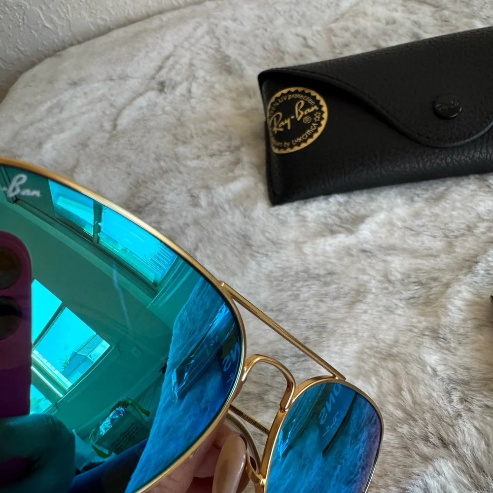 Ray-Ban Aviator Flash Lens Sunglasses – Gold Frame / Blue Mirror Lenses P0259